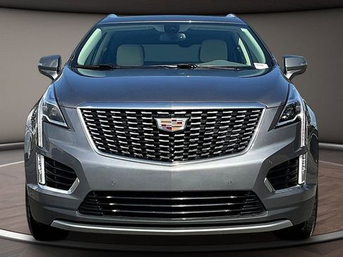 Used 2022 Cadillac XT5 Premium Luxury FWD image 2