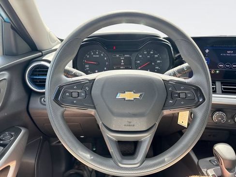 Used 2026 Chevrolet Trax LS w/ LS Convenience Package FWD image 14