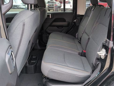 Used 2025 Jeep Wrangler Unlimited Sahara AWD/4WD image 22