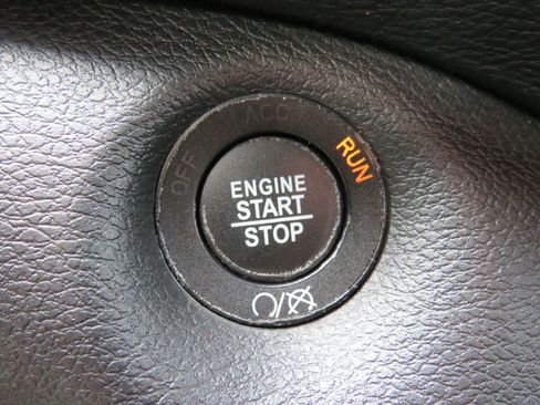 Used 2020 Jeep Cherokee Limited image 18