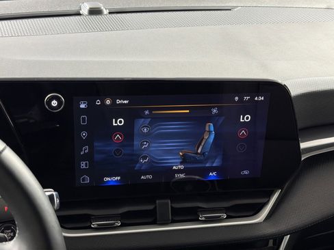 Used 2026 Chevrolet Equinox LT w/ Convenience Package II image 21