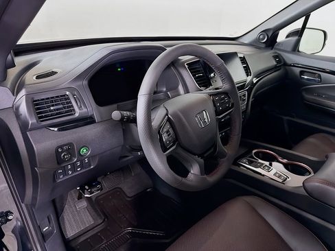 Used 2025 Honda Ridgeline Black Edition image 10