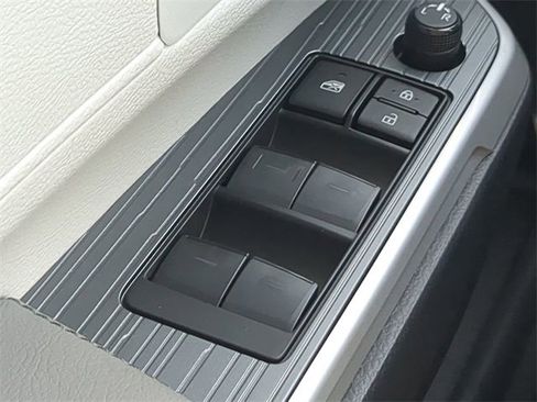New 2026 Toyota Sienna XLE image 24