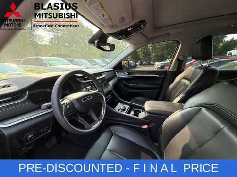 Used 2023 Jeep Grand Cherokee L Limited AWD/4WD image 18