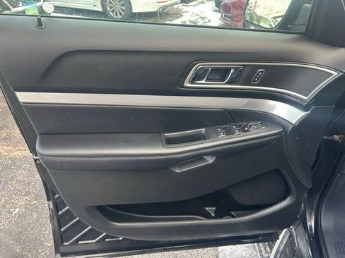 Used 2016 Ford Explorer XLT AWD/4WD image 11