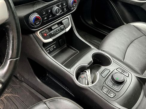 Used 2023 GMC Terrain SLT w/ Tech Package image 10