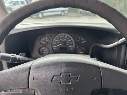 Used 2007 Chevrolet Express 3500 RWD image 17