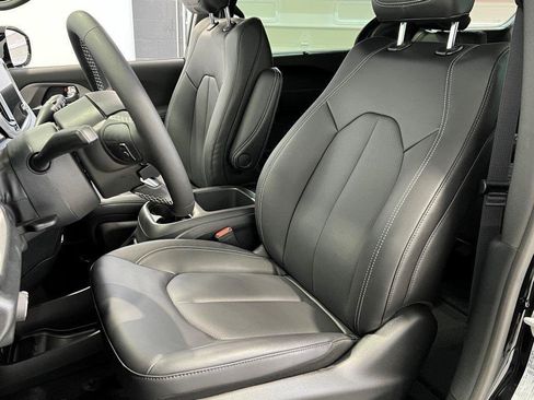 New 2026 Chrysler Pacifica Select image 21