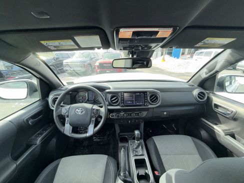 Used 2020 Toyota Tacoma TRD Off-Road image 22