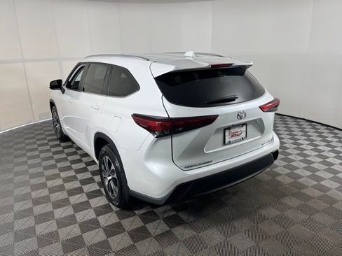 Used 2023 Toyota Highlander XLE image 5