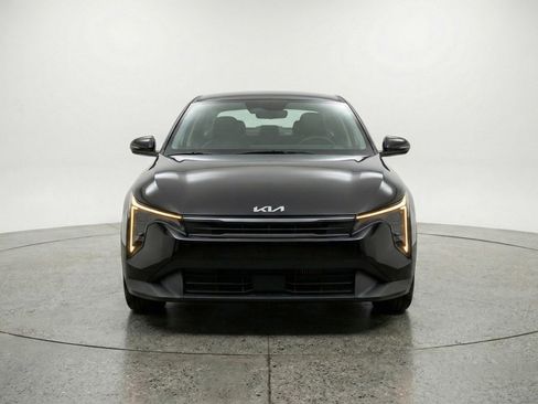 Used 2025 Kia K4 LXS image 2