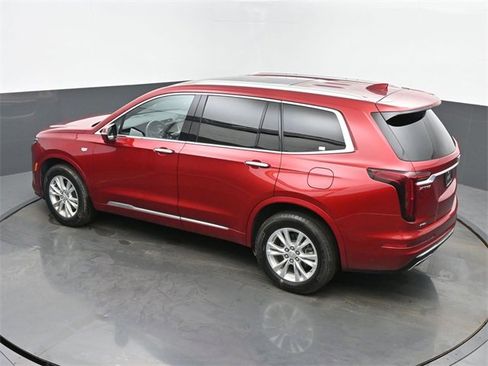 Certified 2024 Cadillac XT6 Luxury image 40
