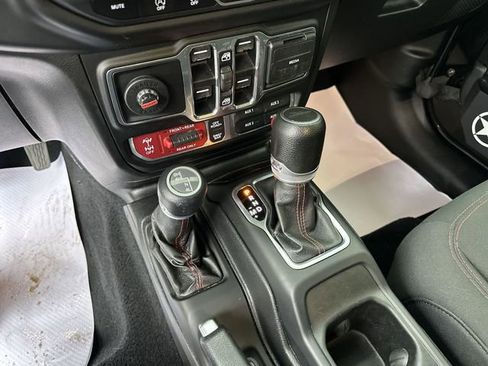 Used 2020 Jeep Gladiator Rubicon AWD/4WD image 23