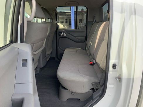 Used 2021 Nissan Frontier SV w/ Midnight Edition Floor Mats AWD/4WD image 26