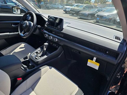 Used 2025 Honda CR-V EX image 11