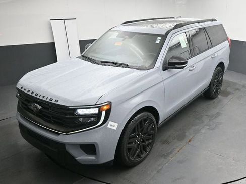 New 2026 Ford Expedition Platinum w/ Stealth Performance Package image 17