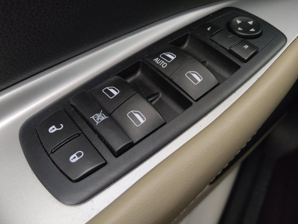 Used 2016 Dodge Journey SXT w/ Comfort/Convenience Group FWD image 27