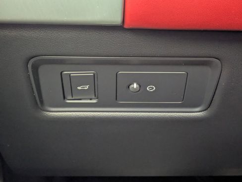 Used 2022 Land Rover Range Rover Sport SVR image 18