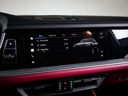 Certified 2026 Porsche Cayenne AWD/4WD image 18