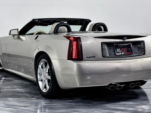 Used 2006 Cadillac XLR RWD image 11