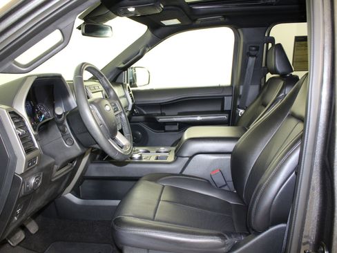 Used 2021 Ford Expedition XLT image 25