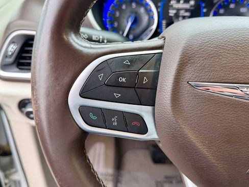 Used 2017 Chrysler Pacifica Touring-L FWD image 31