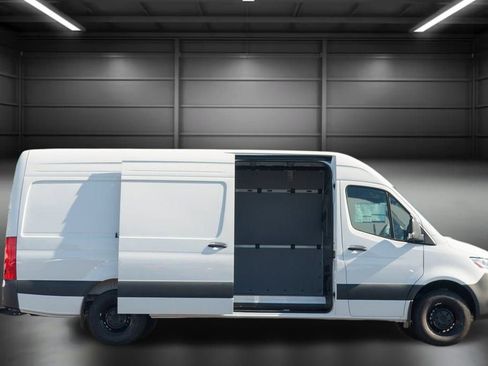 Used 2025 Mercedes-Benz Sprinter 2500 image 7