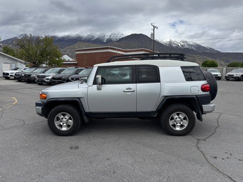 Used 2008 Toyota FJ Cruiser 4WD image 2