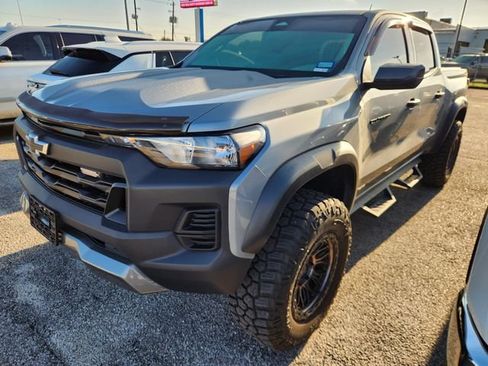 Used 2025 Chevrolet Colorado Trail Boss AWD/4WD image 3