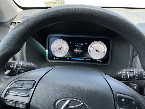 Used 2023 Hyundai Kona SE w/ Cargo Package image 12