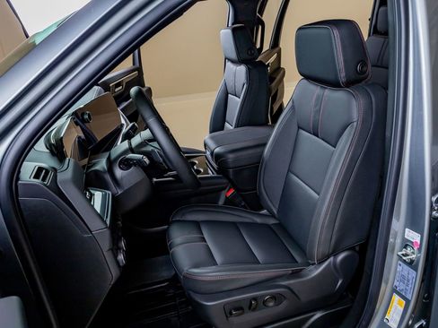 Used 2026 Chevrolet Suburban RST w/ RST Capability Package AWD/4WD image 31