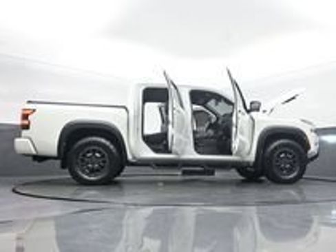Used 2022 Nissan Frontier PRO-4X w/ Pro-4X Premium Package AWD/4WD image 11