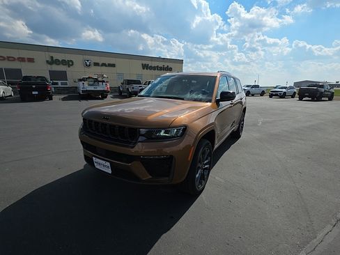 New 2026 Jeep Grand Cherokee L Limited AWD/4WD image 1