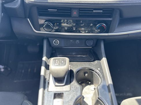 Used 2023 Nissan Rogue S AWD/4WD image 19