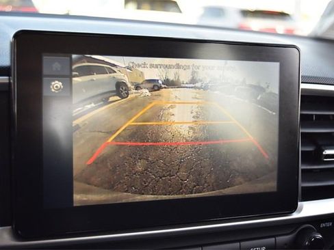 Used 2024 Hyundai Venue SEL image 12