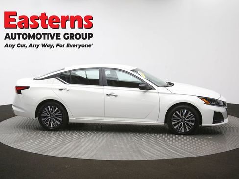 Used 2025 Nissan Altima 2.5 SV FWD image 45