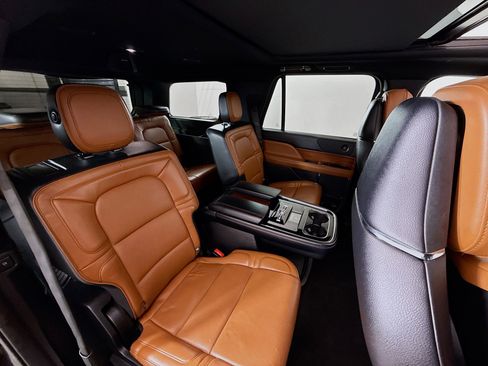 Used 2019 Lincoln Navigator Reserve image 28