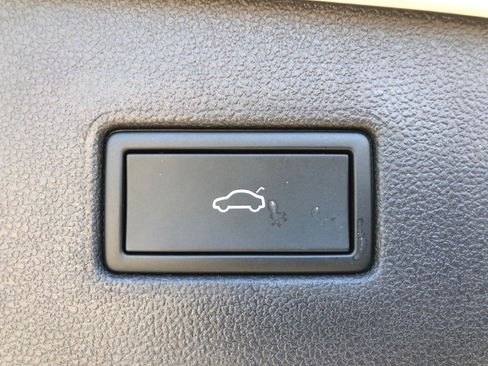 Used 2024 Volkswagen Tiguan Wolfsburg Edition image 38