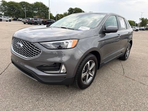 Certified 2023 Ford Edge SEL w/ Convenience Package AWD/4WD image 2