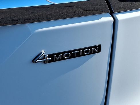 Used 2025 Volkswagen Atlas SE image 32