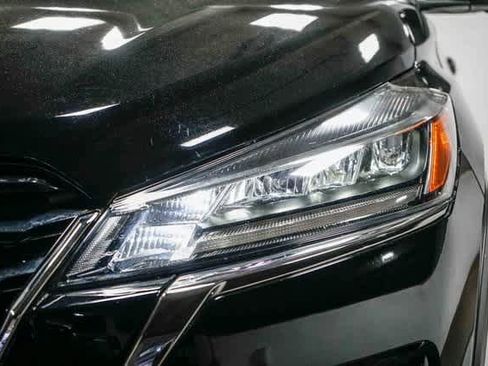 Used 2021 Nissan Kicks SR w/ SR Premium Package image 7