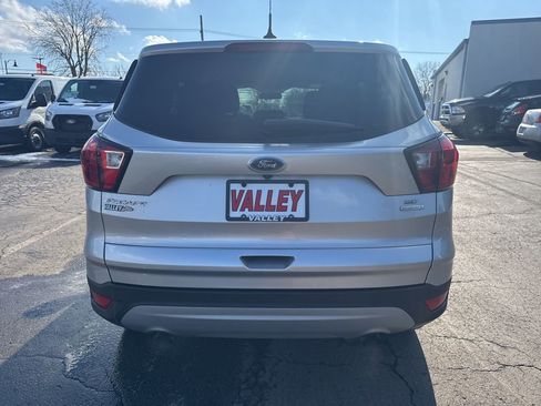 Used 2019 Ford Escape SE image 4