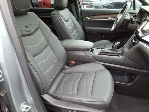 Used 2025 Cadillac XT6 Premium Luxury AWD/4WD image 24