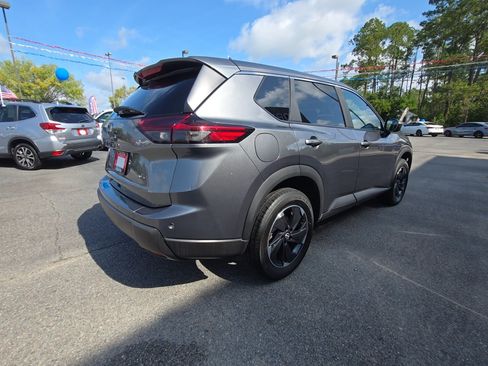 Used 2025 Nissan Rogue SV AWD/4WD image 7