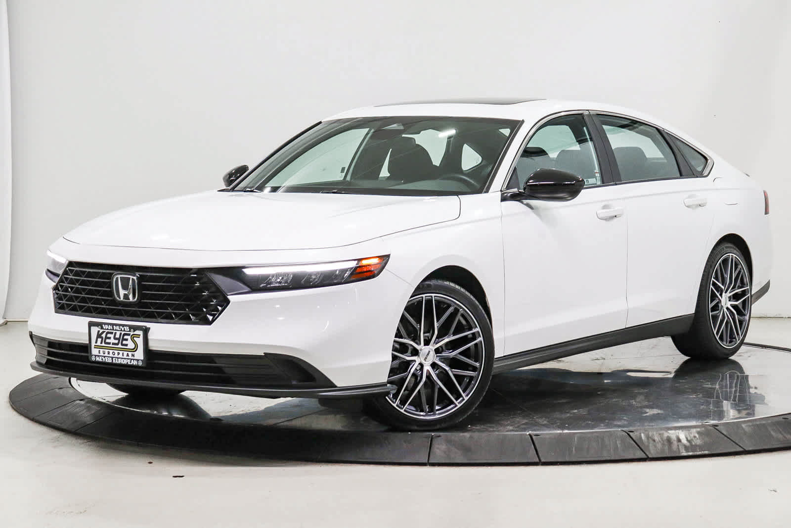 Used 2024 Honda Accord Sport image 1