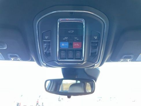 Used 2024 Jeep Grand Cherokee Limited w/ Black Appearance Package image 25