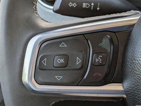Used 2025 Jeep Wrangler Unlimited Sahara AWD/4WD image 27