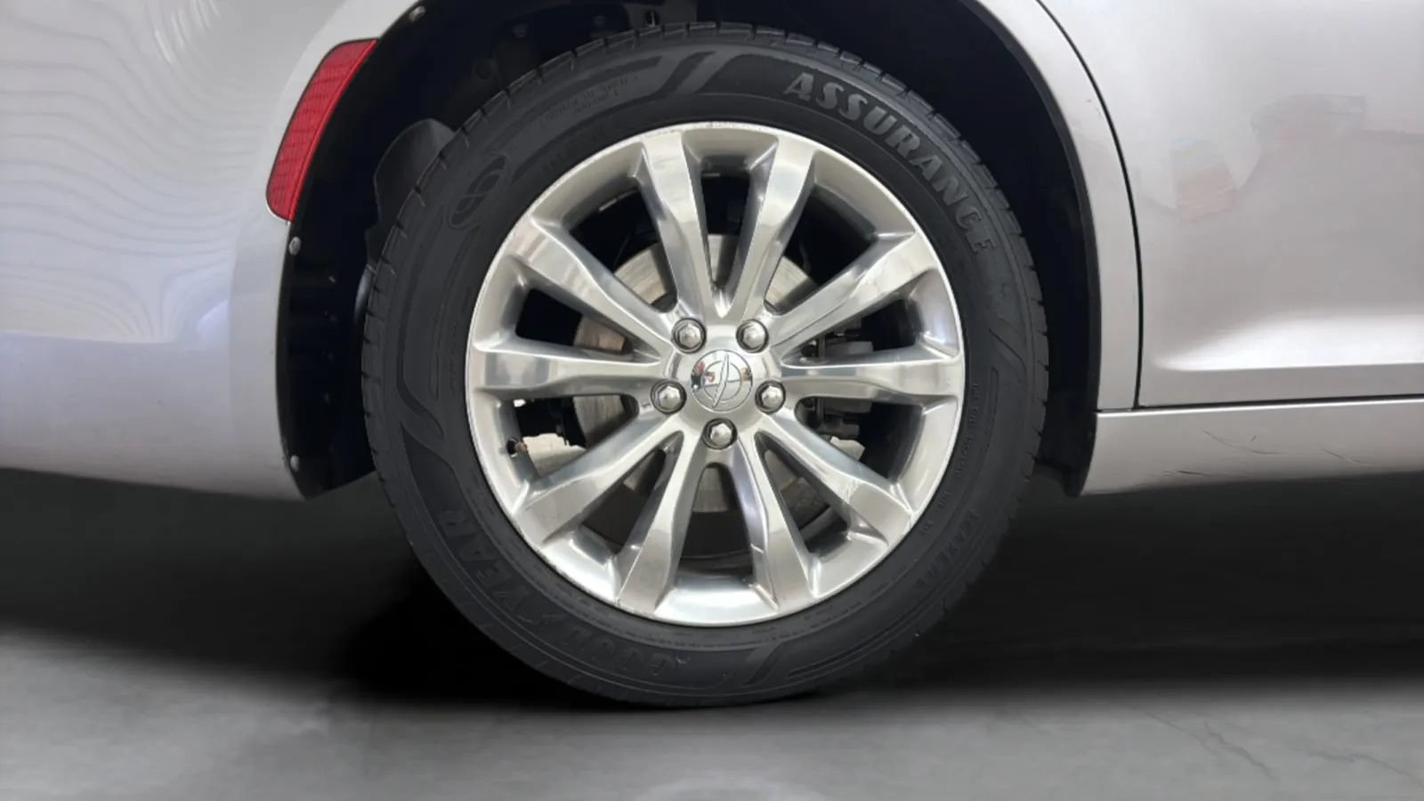 Used 2018 Chrysler 300 Limited w/ Safetytec Plus Group AWD/4WD image 34
