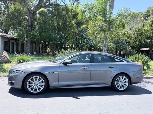 Used 2019 Jaguar XJ R-Sport RWD image 2