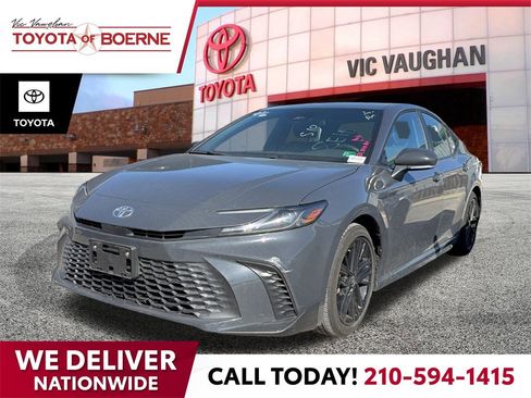 Used 2025 Toyota Camry SE image 1